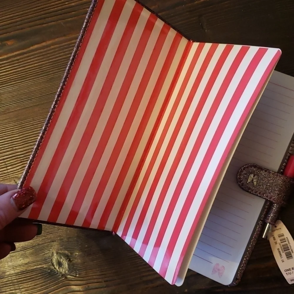 𝅺victoria secret notebook and pen. Set
